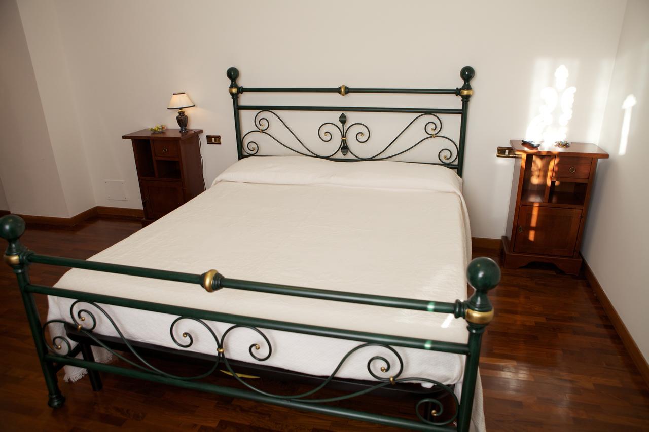 Отель Agriturismo La Rocca Marsia Номер фото